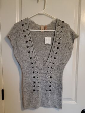 🟠 Gray V-Neck Studded Knit Sweater NWT